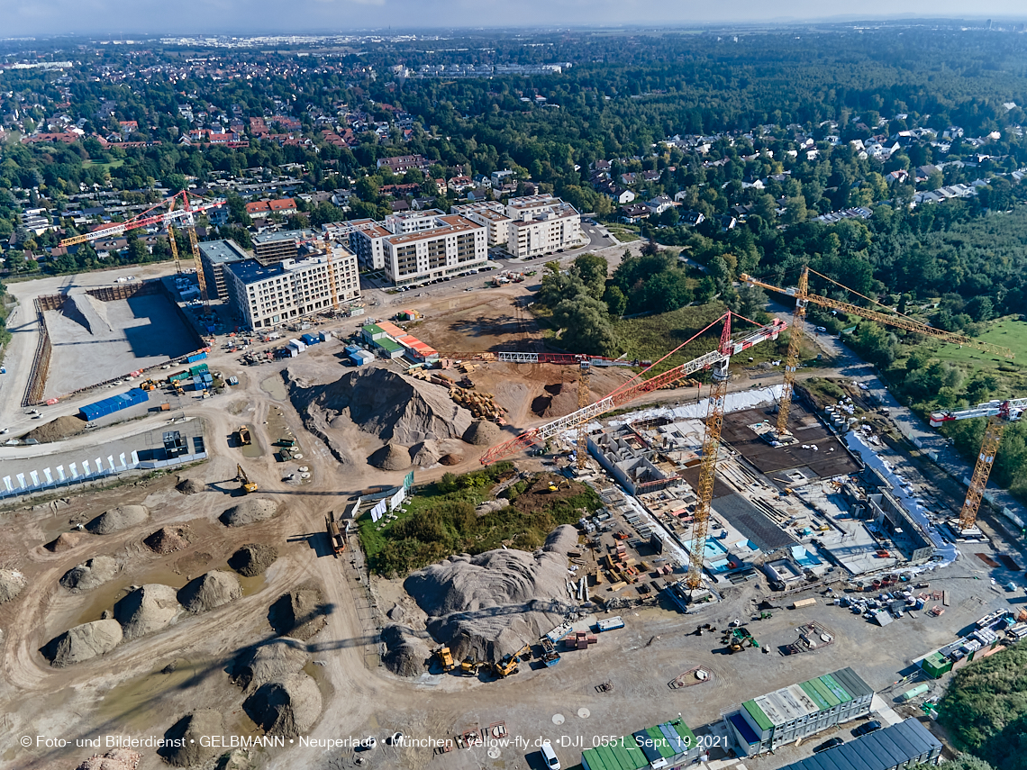 19.09.2021 - Aktuelle Luftbilder aus dem Alexisquartier und Pandion Verde in Neuperlach in München